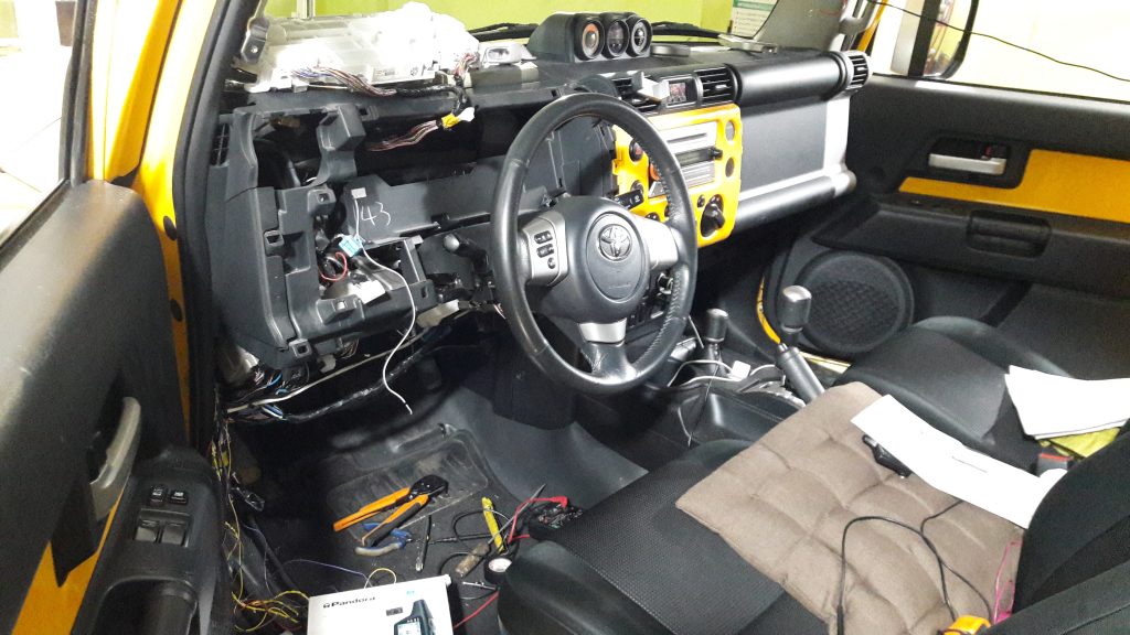 Установка автосигнализации на Toyota FJ Cruiser | Установка автосигнализации Pandora