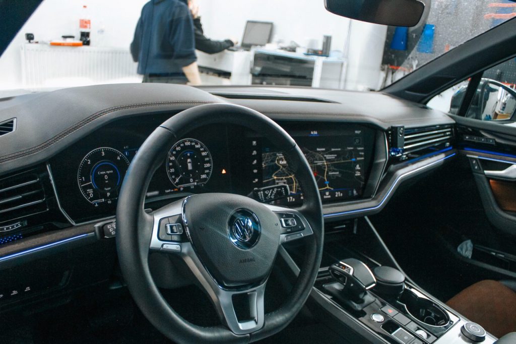 Надежный охранный комплекс на Volkswagen Touareg 2019 г. | Защита Volkswagen с помощью Призрак 830 BT