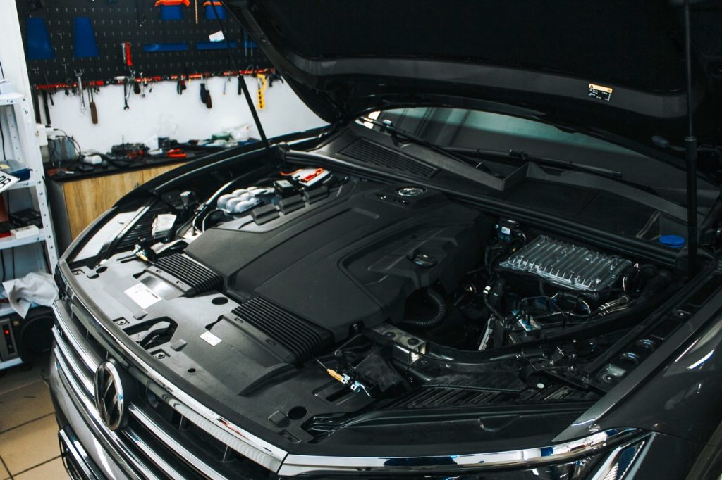 Надежный охранный комплекс на Volkswagen Touareg 2019 г. | Защита Volkswagen с помощью Призрак 830 BT