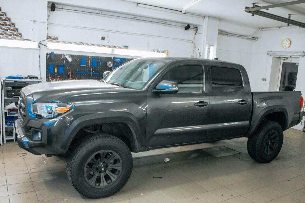 Комплекс защиты от угона на автомобиль Toyota Tacoma привезенный из США | Установка Pandora X1800 BT на автомобиль из США