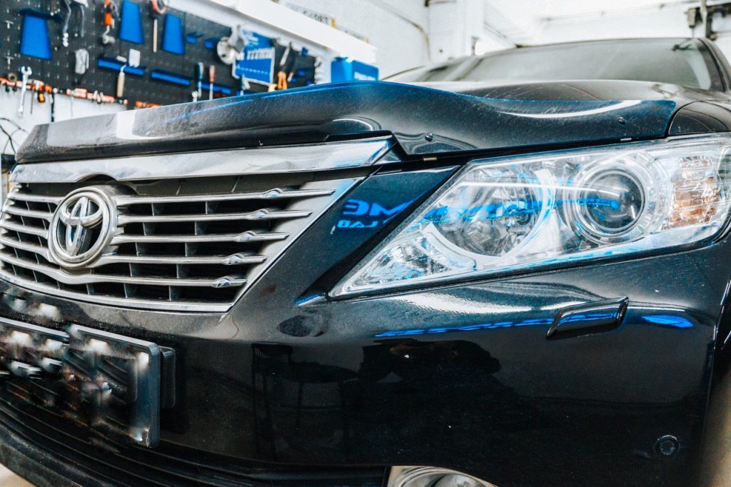 Современная защита от угона на Toyota Camry 50 |Установка Призрак 830 BT на Toyota Camry 50