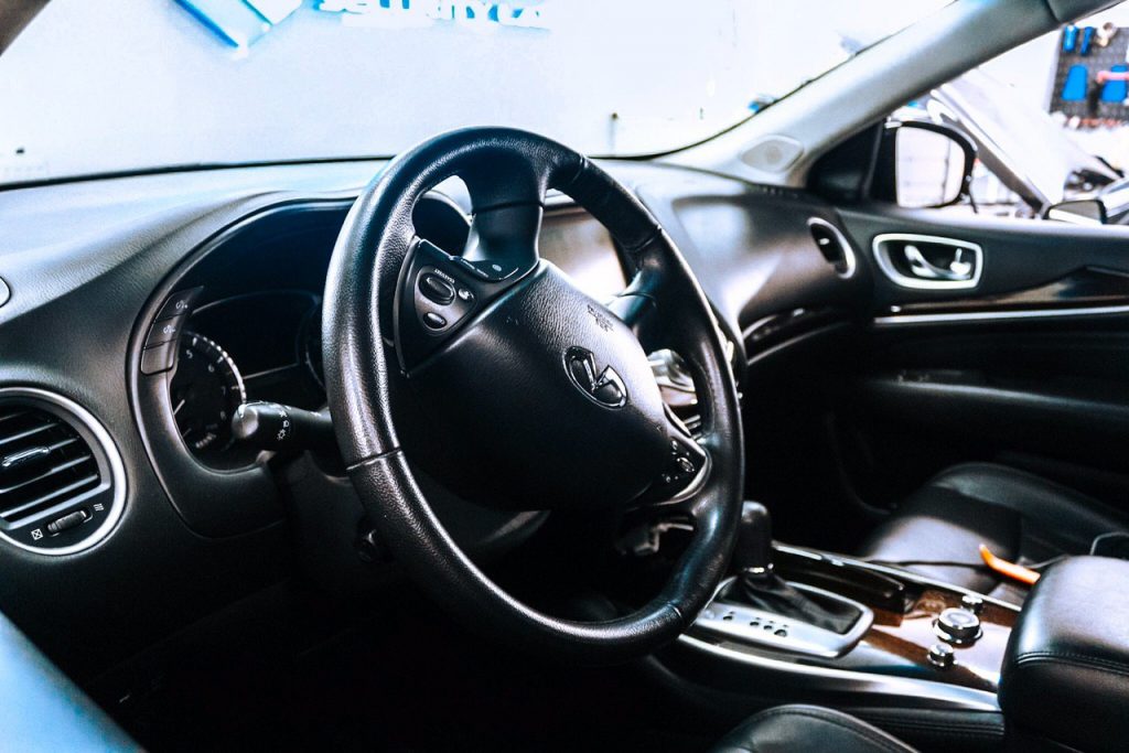 Противоугонный комплекс на Infiniti Q50 | Установка Призрак 530 BT на Infiniti Q50
