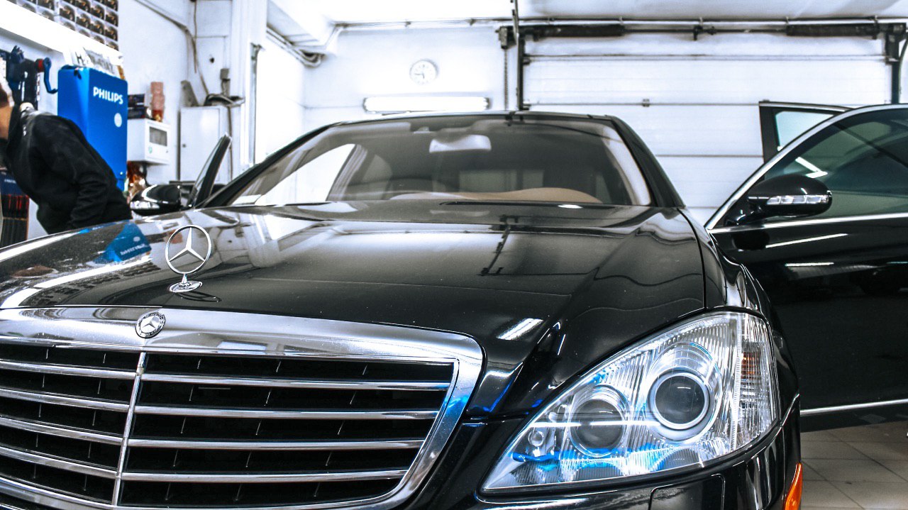 Защита от угона Mercedes S550 | Установка автосигнализации Призрак 830 BT на Mercedes S550