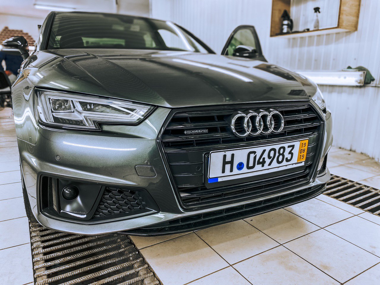 Защита от угона Audi A4 2019 | Установка автосигнализации Призрак 830 BT на Audi A4 2019