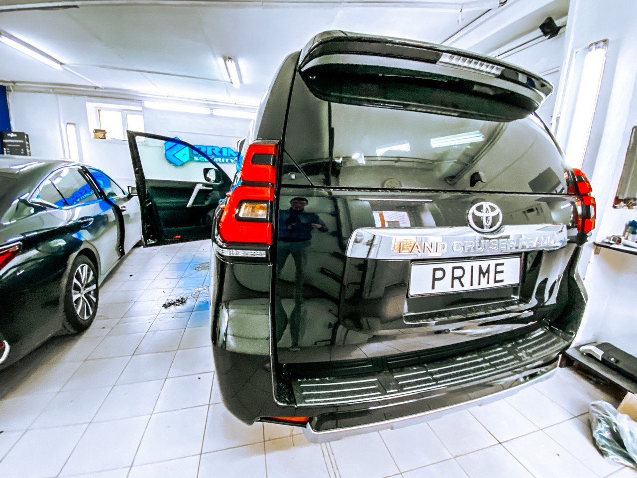 Защита от угона Toyota Land Cruiser Prado | Установка сигнализации Призрак 840 BT на Toyota Land Cruiser Prado