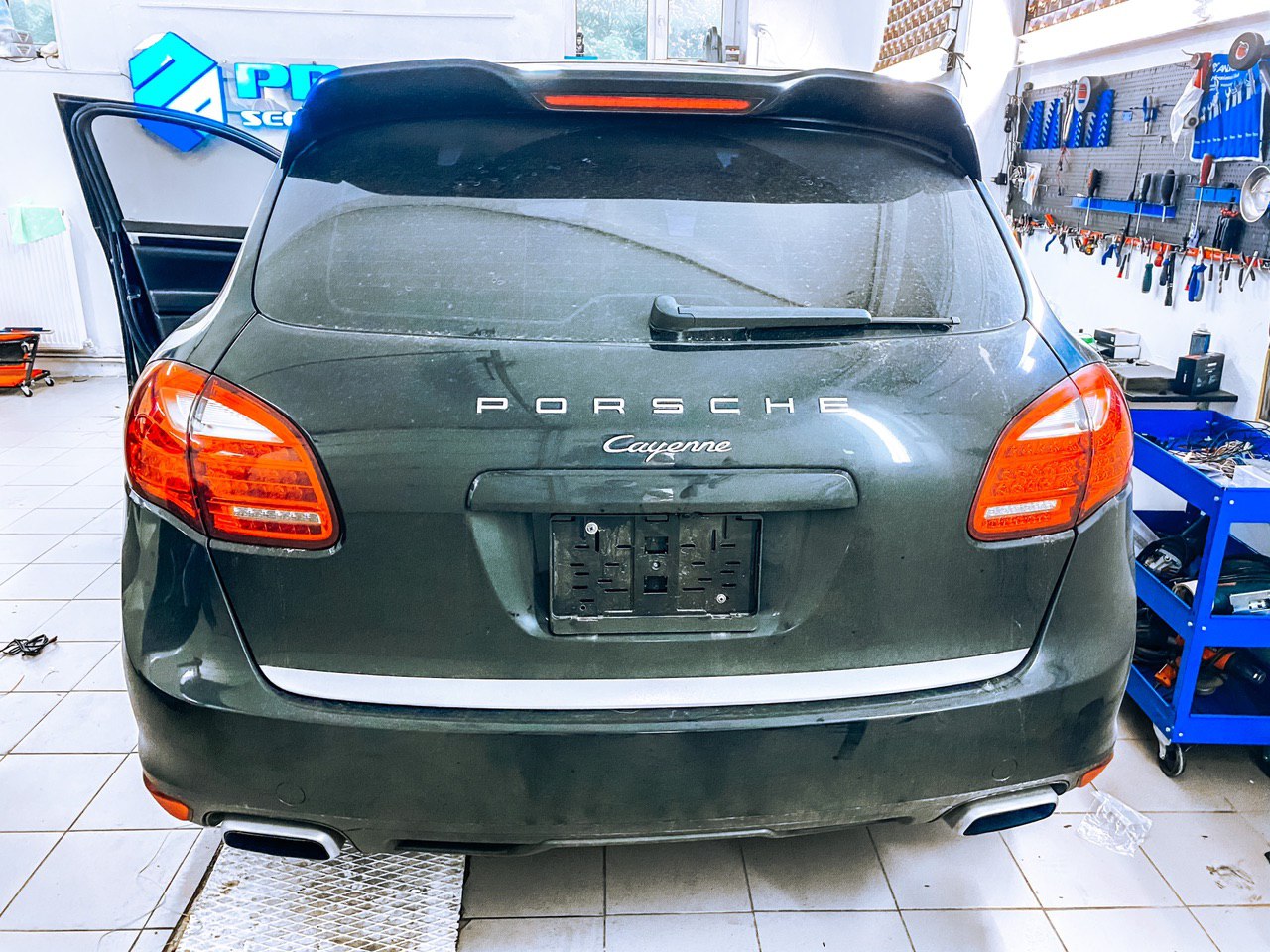Защита от угона Porsche Cayenne | Установка сигнализации Призрак 830 BT на Porshe Cayenne
