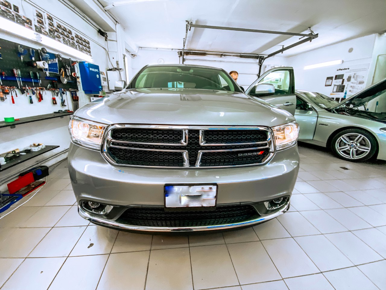 Защита от угона Dodge Durango из США ( авто из США )  | Установка сигнализации Призрак 830 BT на Dodge Durango ( авто из Америки )
