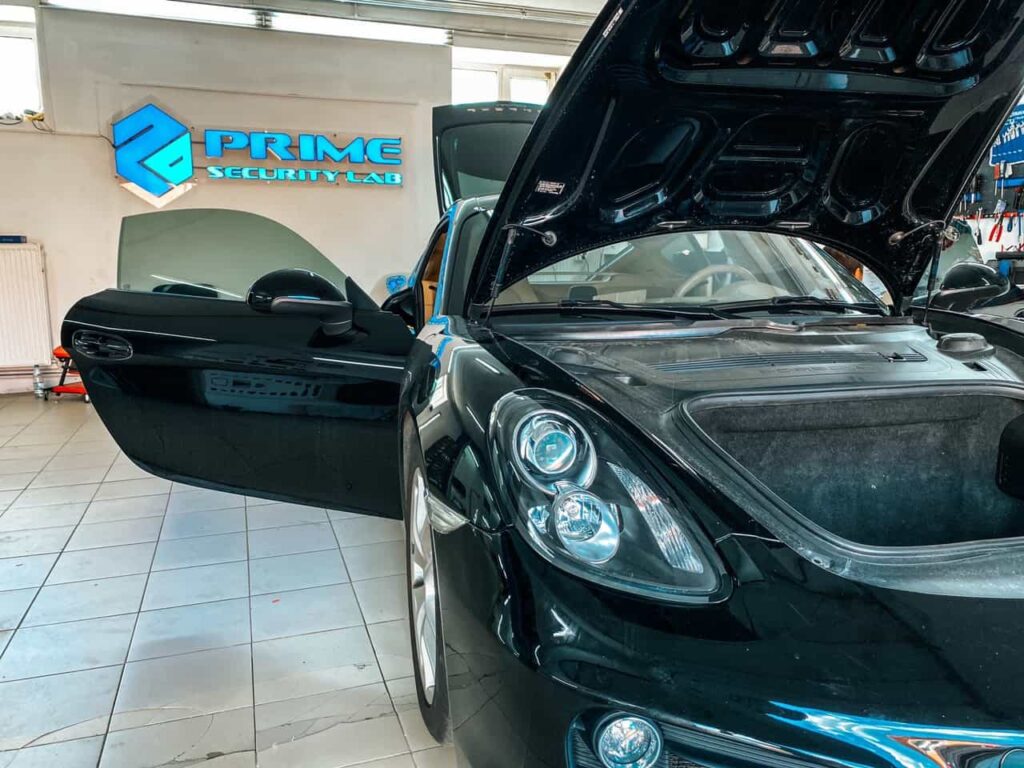 Правильний захист від угону Porshe Cayman після криворуких установників Установка сигналізації Примара 830 BT на Порші Кайман