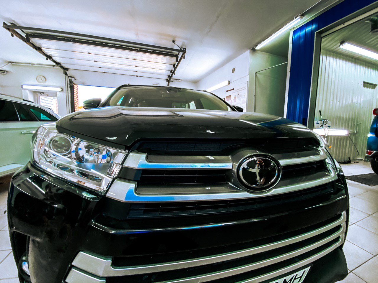 Защита от угона Toyota Highlander | Установка сигнализации Призрак 840 BT на Toyota Highlander