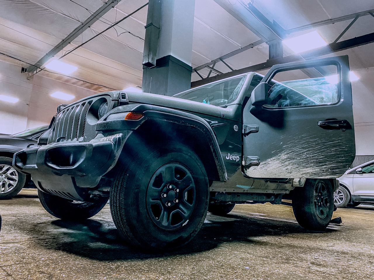 Защита от угона и дооснащение американца Jeep Wrangler | Установка сигнализации Пандора 4910 BT на Jeep Wrangler