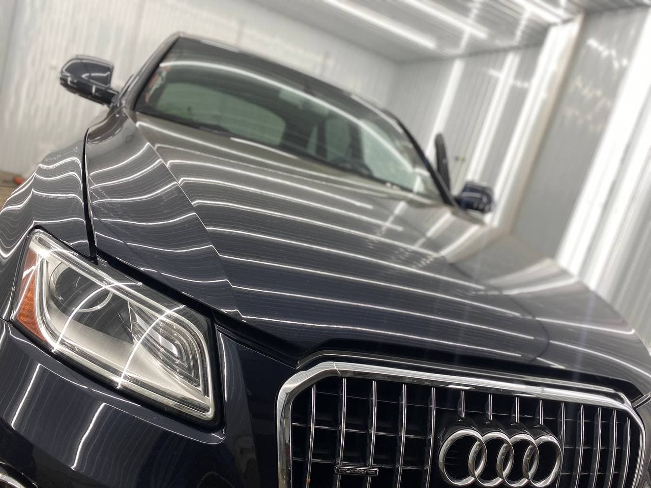 Защитная плёнка на Audi Q5 | Оклейка капота автомобиля антигравийной пленкой