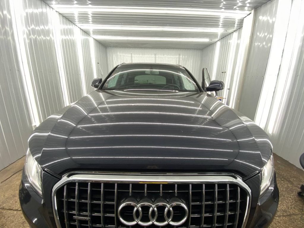 Защитная плёнка на Audi Q5 | Оклейка капота автомобиля антигравийной пленкой