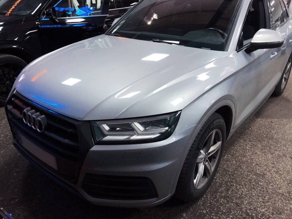 Камера заднего вида на Audi  Q5 | Установка камеры заднего вида на автомобиль Ауди Q5