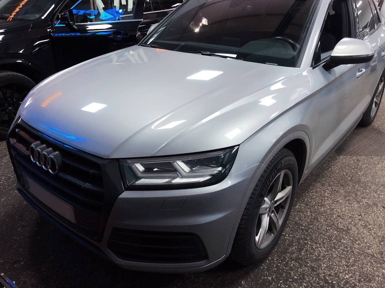 Камера заднего вида на Audi  Q5 | Установка камеры заднего вида на автомобиль Ауди Q5