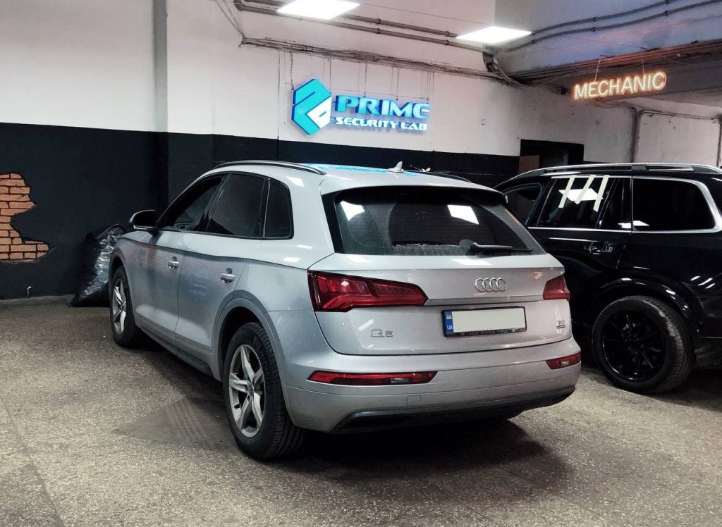 Камера заднего вида на Audi Q5 | Установка камеры заднего вида на автомобиль Ауди Q5