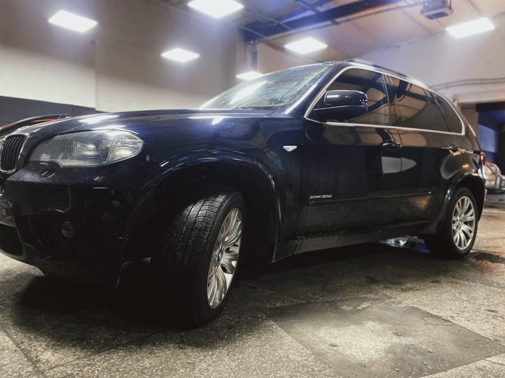 Защита от угона BMW X5 | Установка сигнализации Призрак 830 ВТ на БМВ Х5