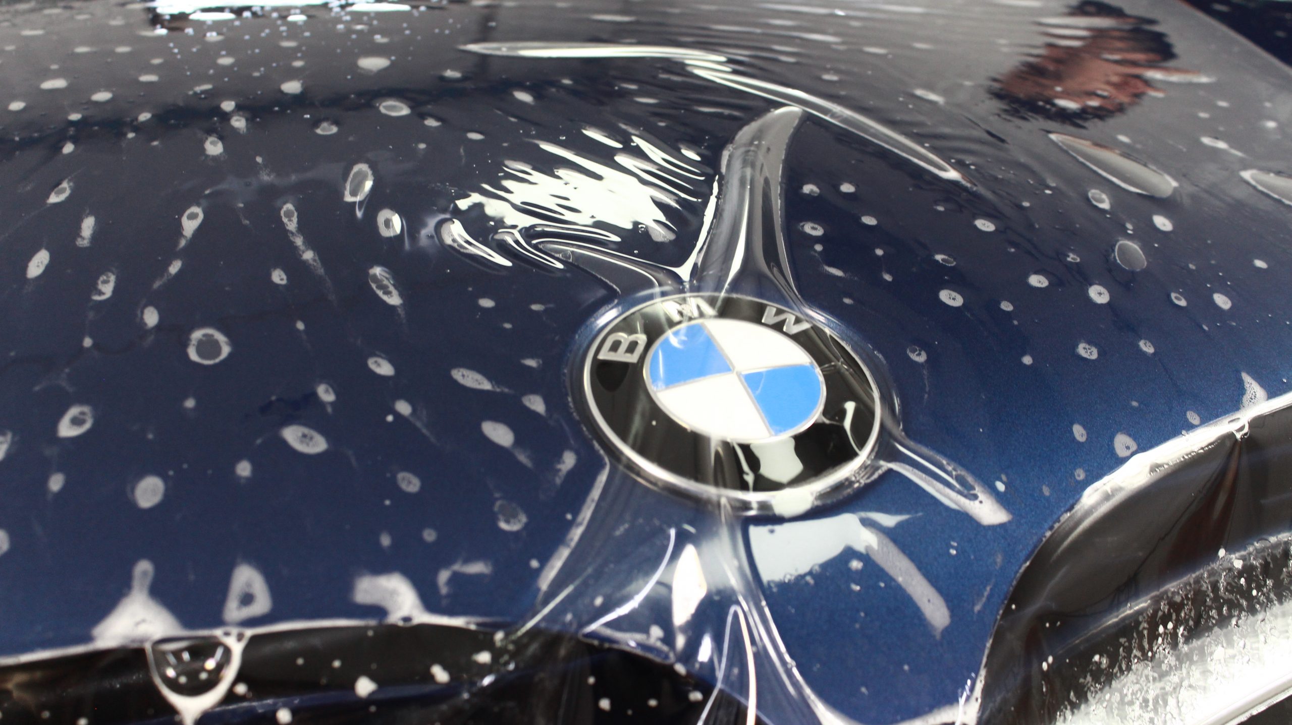 Оклейка защитной пленкой капота, фар и крыльев BMW X3
