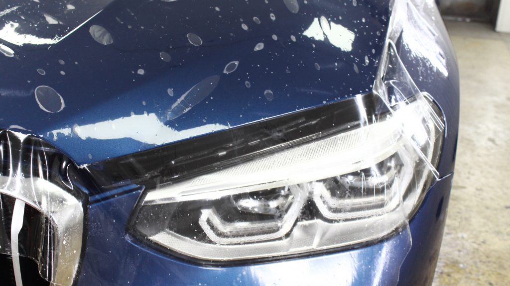 Оклейка защитной пленкой капота, фар и крыльев BMW X3