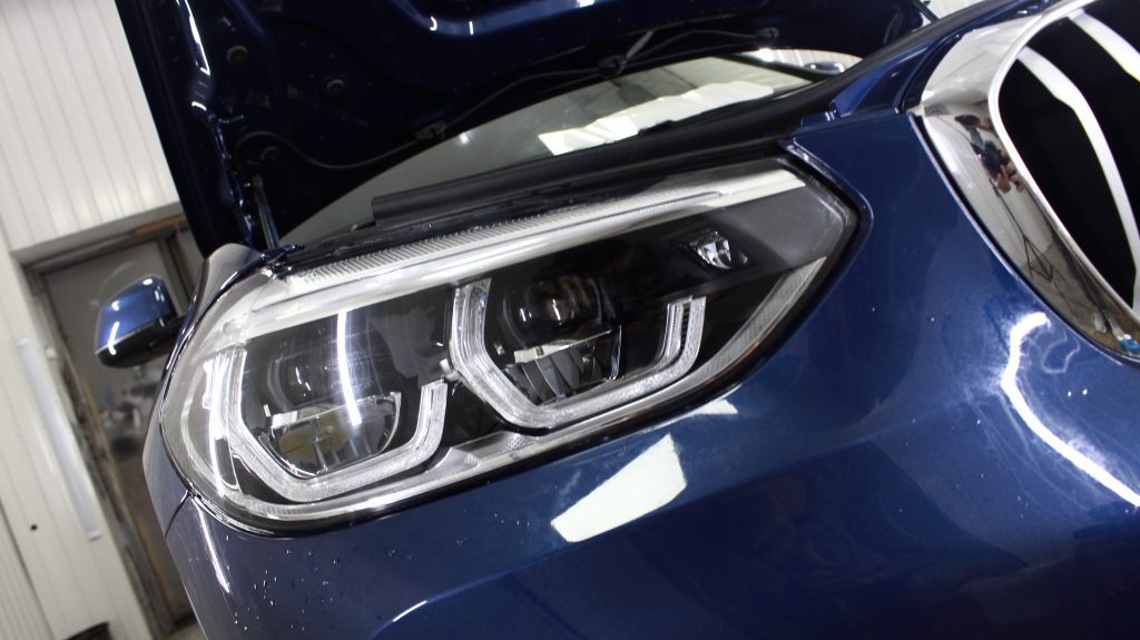 Оклейка защитной пленкой капота, фар и крыльев BMW X3