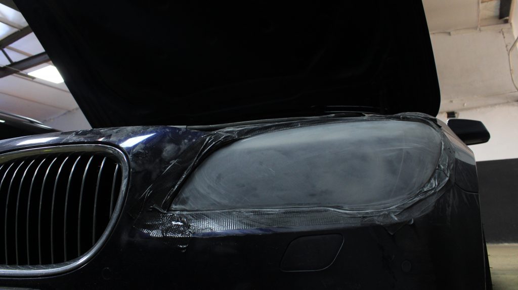 Полировка и оклейка бронеплёнкой фар BMW 7