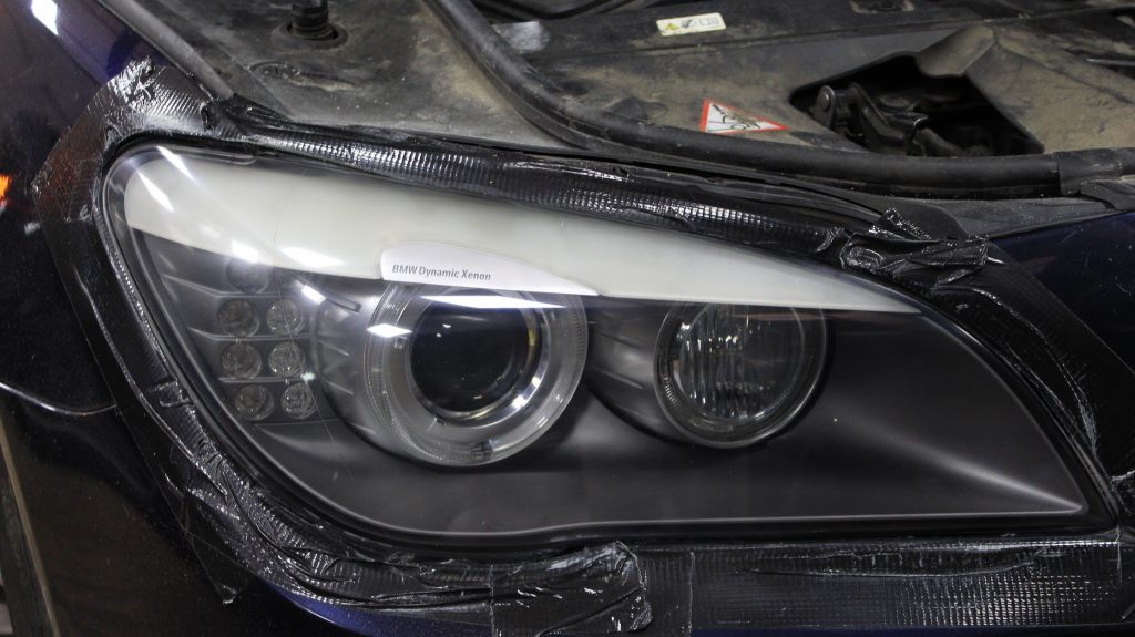 Полировка и оклейка бронеплёнкой фар BMW 7