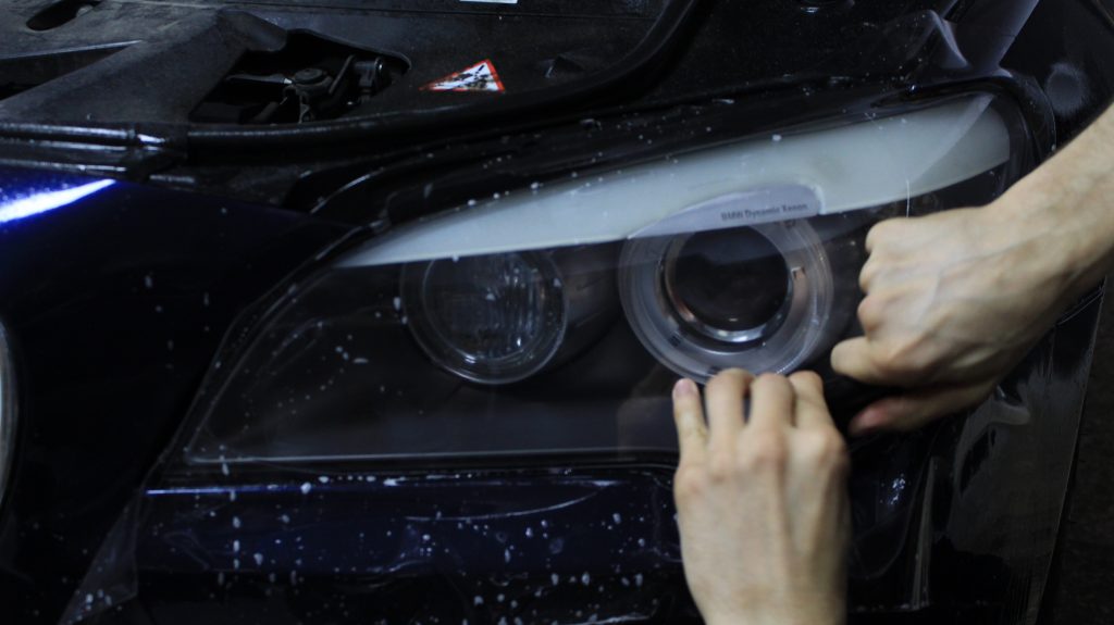 Полировка и оклейка бронеплёнкой фар BMW 7