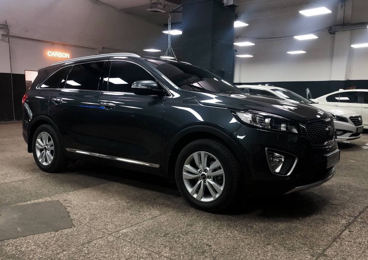Установка головного устройства на автомобиль Kia Sorento