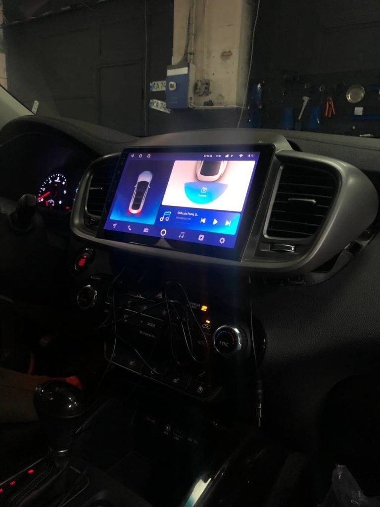 Установка головного устройства на автомобиль Kia Sorento