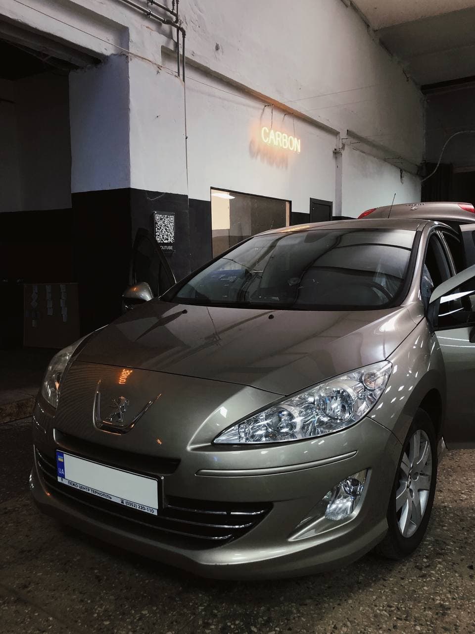 Замена головного устройства на Peugeot 308