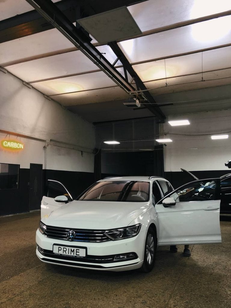Установка видеорегистратора на Volkswagen Passat