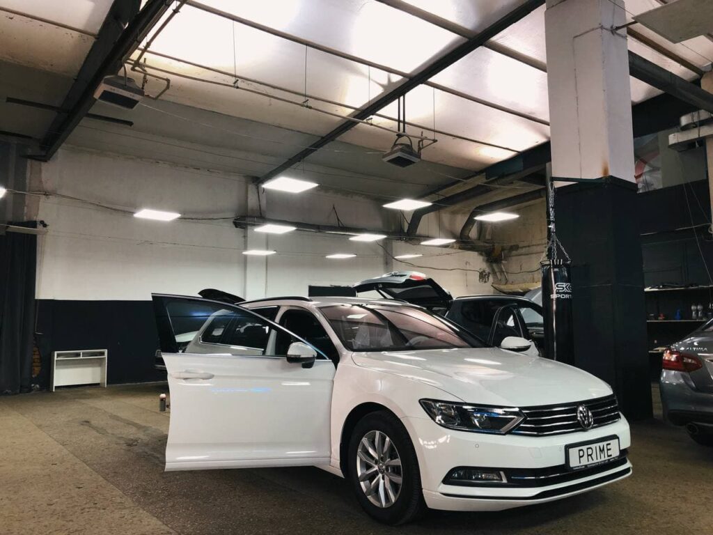 Установка видеорегистратора на Volkswagen Passat