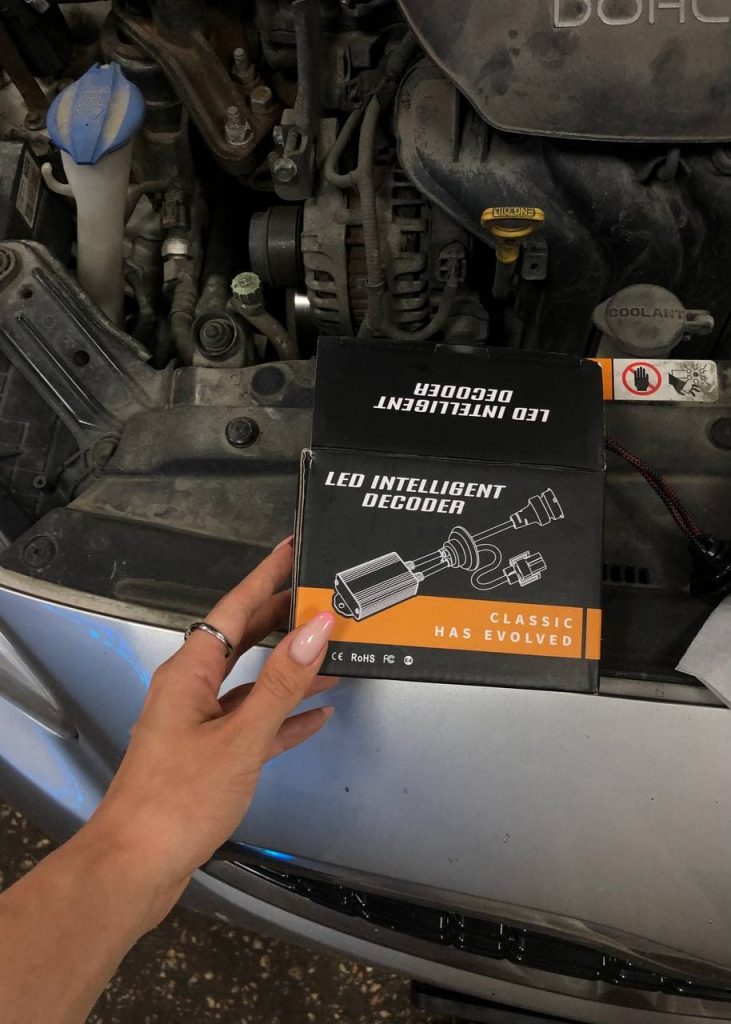 Замена света в передних фарах Kia Ceed