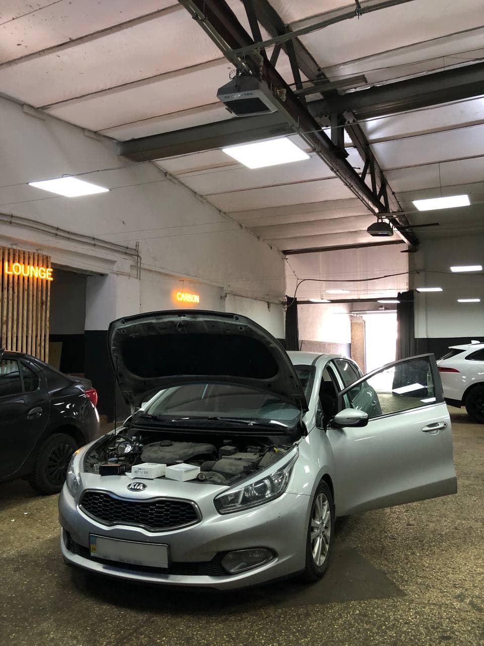 Замена света в передних фарах Kia Ceed