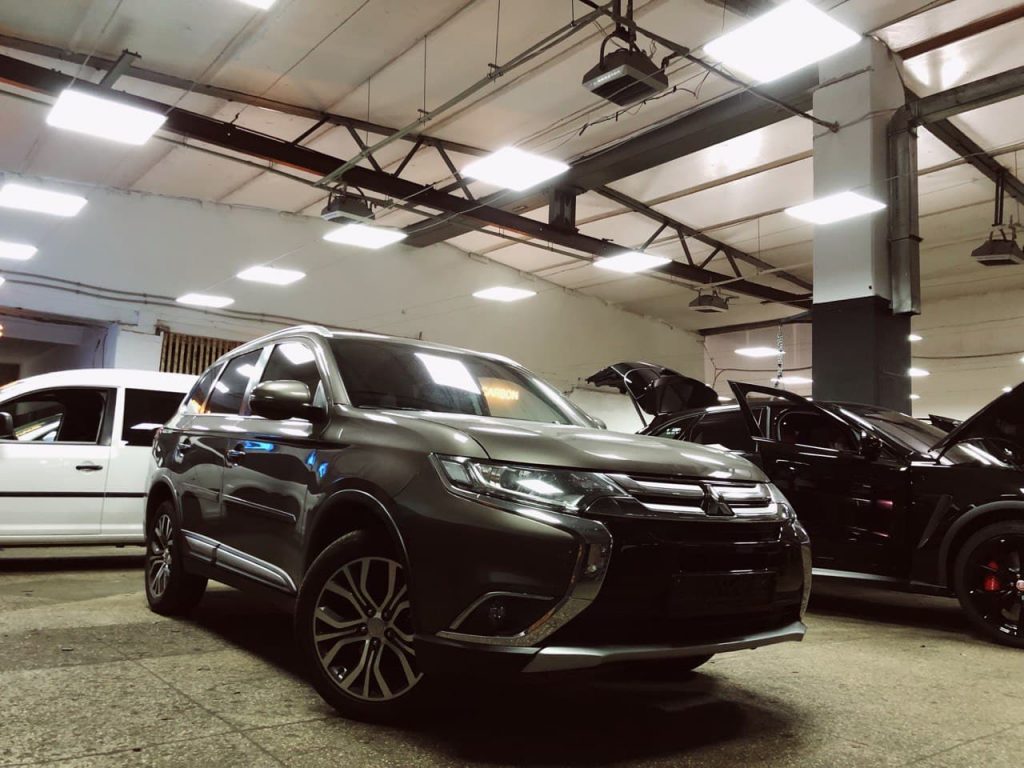 Замена салона автомобиля Mitsubishi Outlander