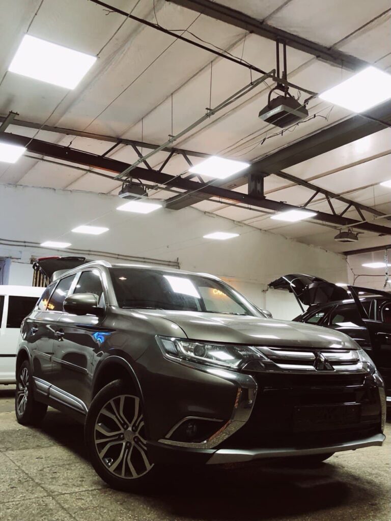 Замена салона автомобиля Mitsubishi Outlander