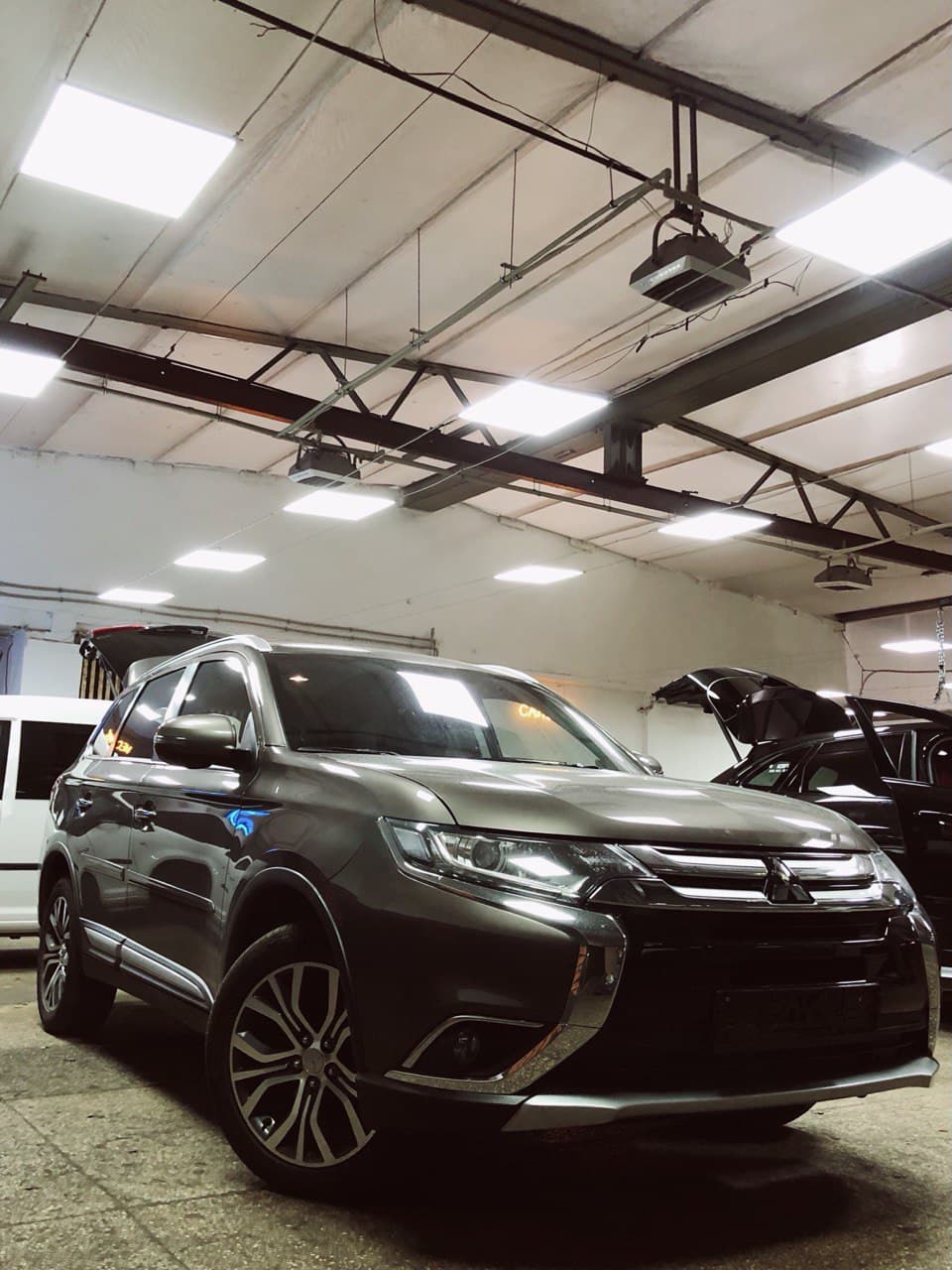 Замена салона автомобиля Mitsubishi Outlander