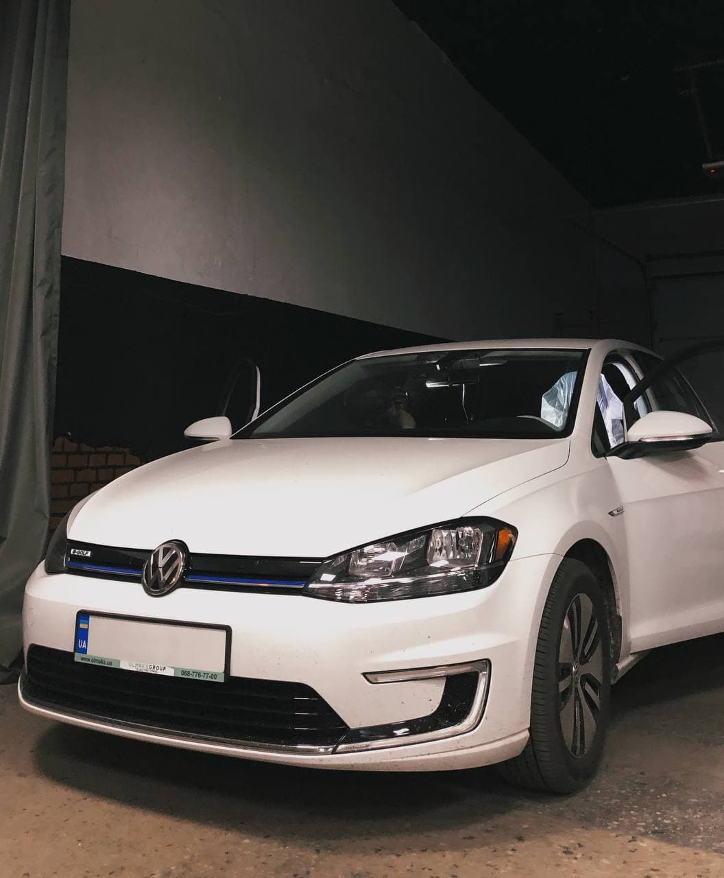 Установка регистратора на Volkswagen e-Golf