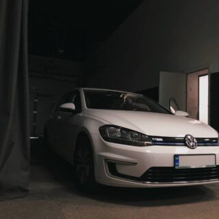 Установка регистратора на Volkswagen e-Golf