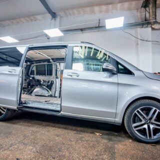 Комплексные работы с Mercedes-Benz Viano: защита от угона, шумоизоляция, покрытие бронеплёнкой.