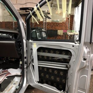 Комплексные работы с Mercedes-Benz Viano: защита от угона, шумоизоляция, покрытие бронеплёнкой.