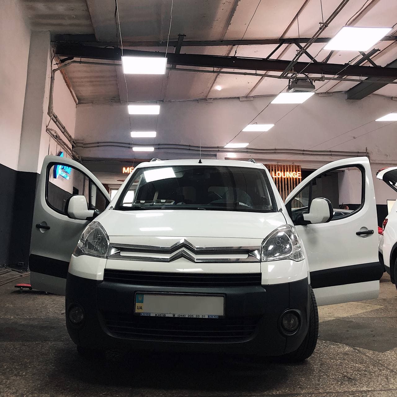Замена головного устройства на Citroen Berlingo