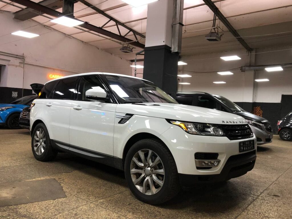 Оклейка Range Rover Sport чёрной полиуретановой плёнкой